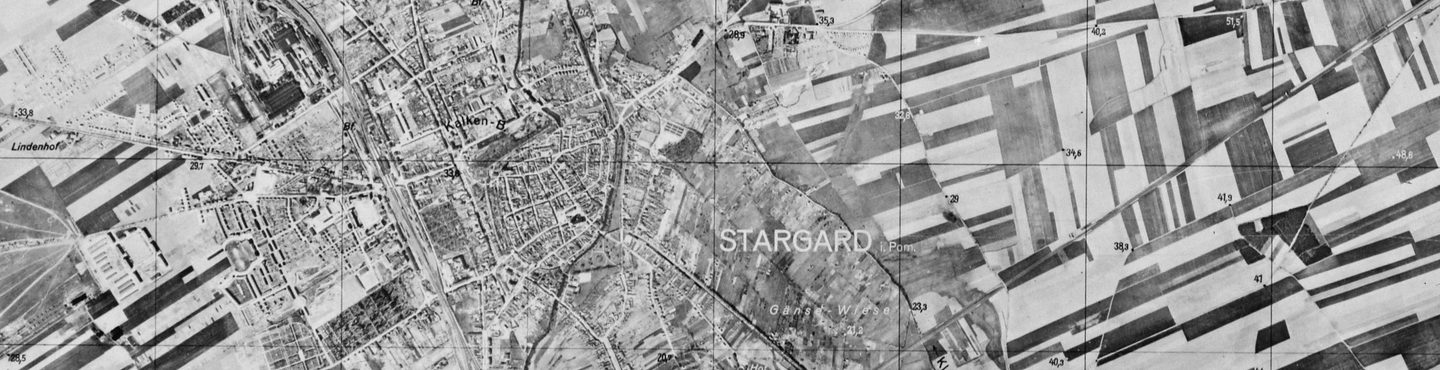 A black and white aerial photomap of a town surrounded by an irregular grid of black and white fields. The photomap is annotated with place names – including Stargard, the name of the town – and is overlaid with numbered map grid squares.