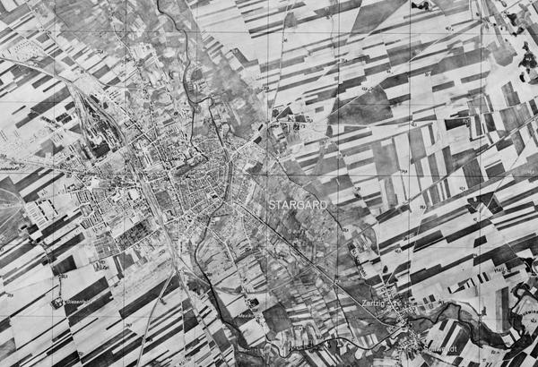 A black and white aerial photomap of a town surrounded by an irregular grid of black and white fields. The photomap is annotated with place names – including Stargard, the name of the town – and is overlaid with numbered map grid squares.